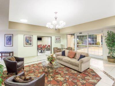 Hotel Ramada By Wyndham Northwest Fresno