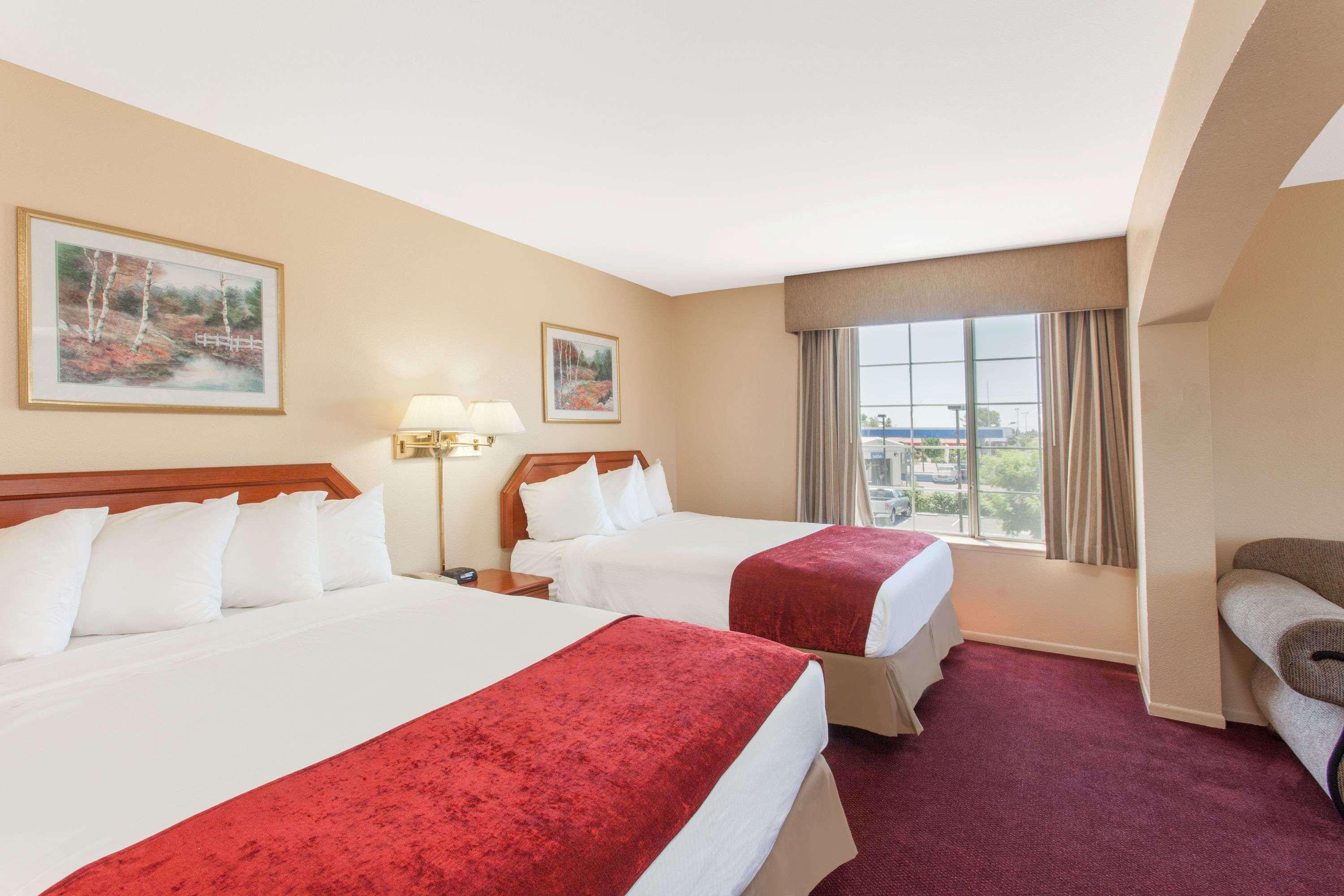 Hotel Ramada By Wyndham Northwest