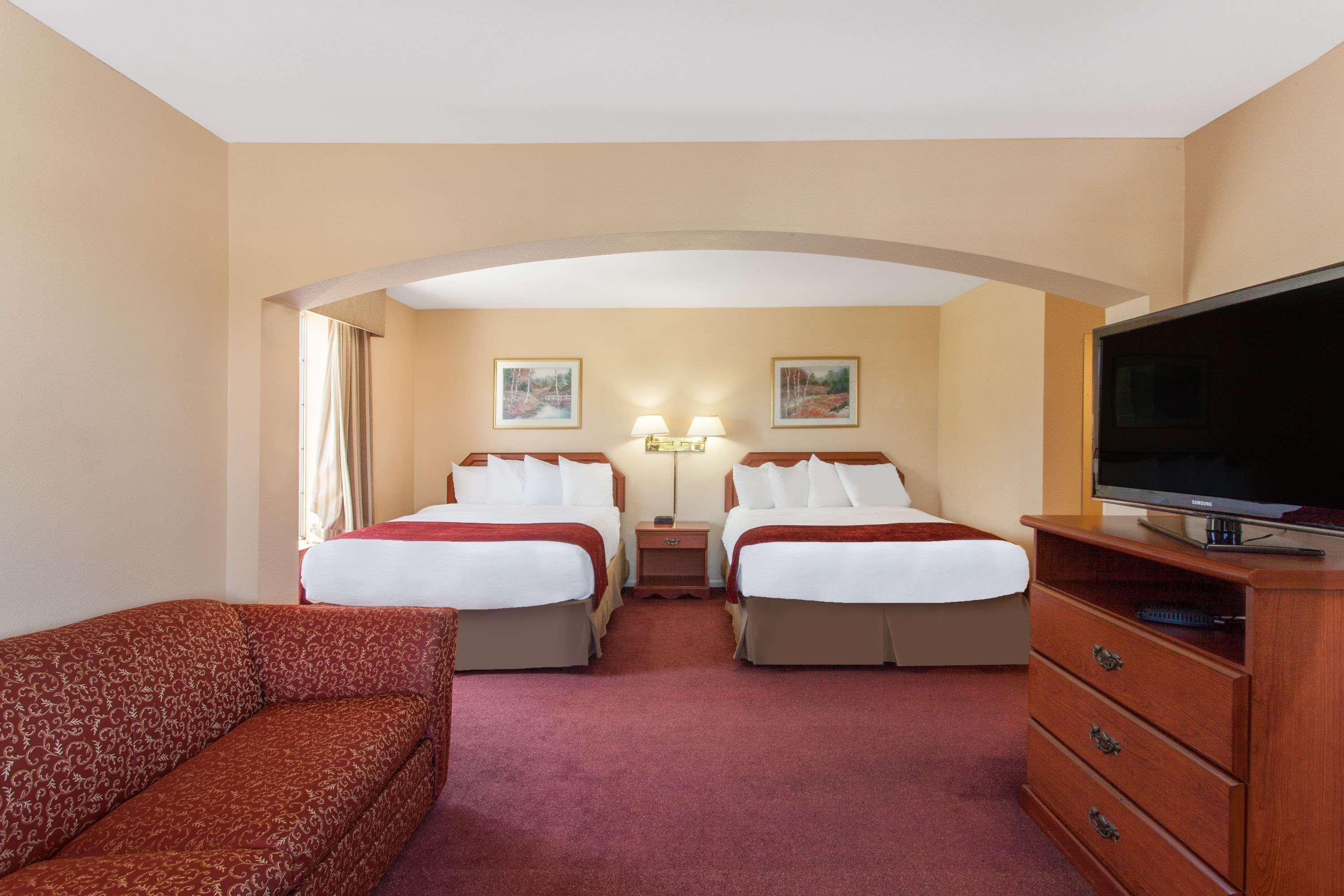 Hotel Ramada By Wyndham Northwest Fresno