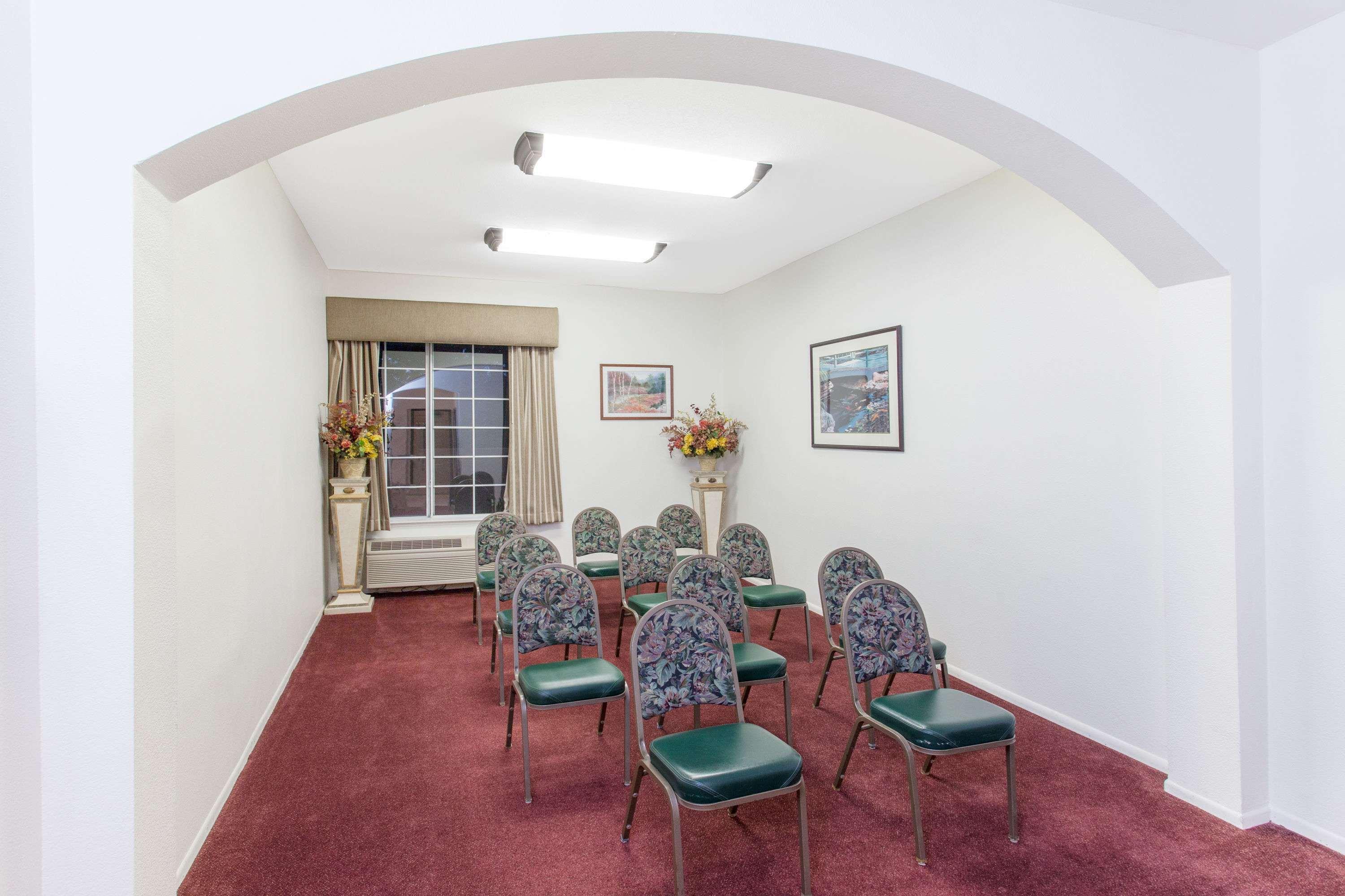Ramada By Wyndham Northwest Fresno