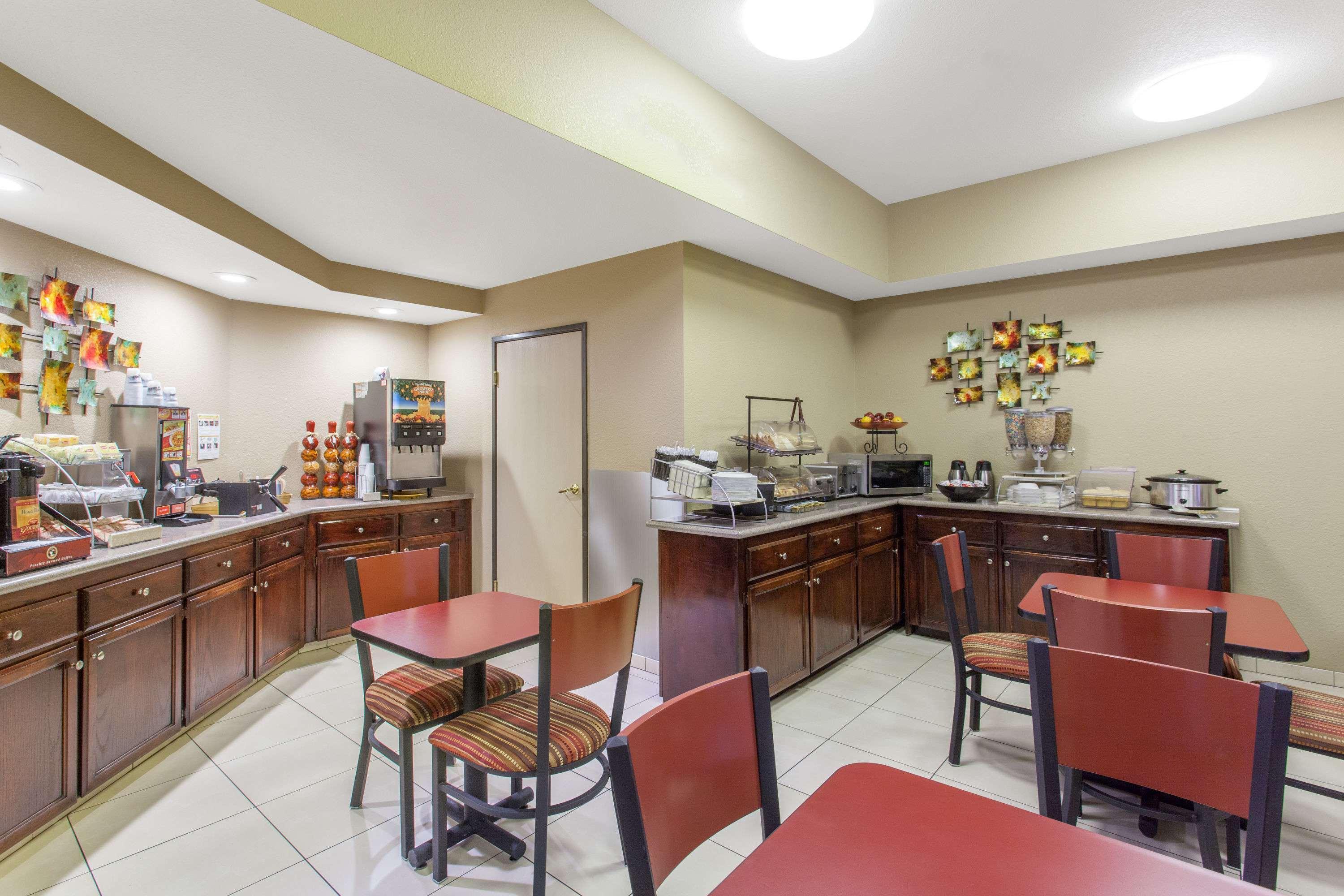 Ramada By Wyndham Northwest