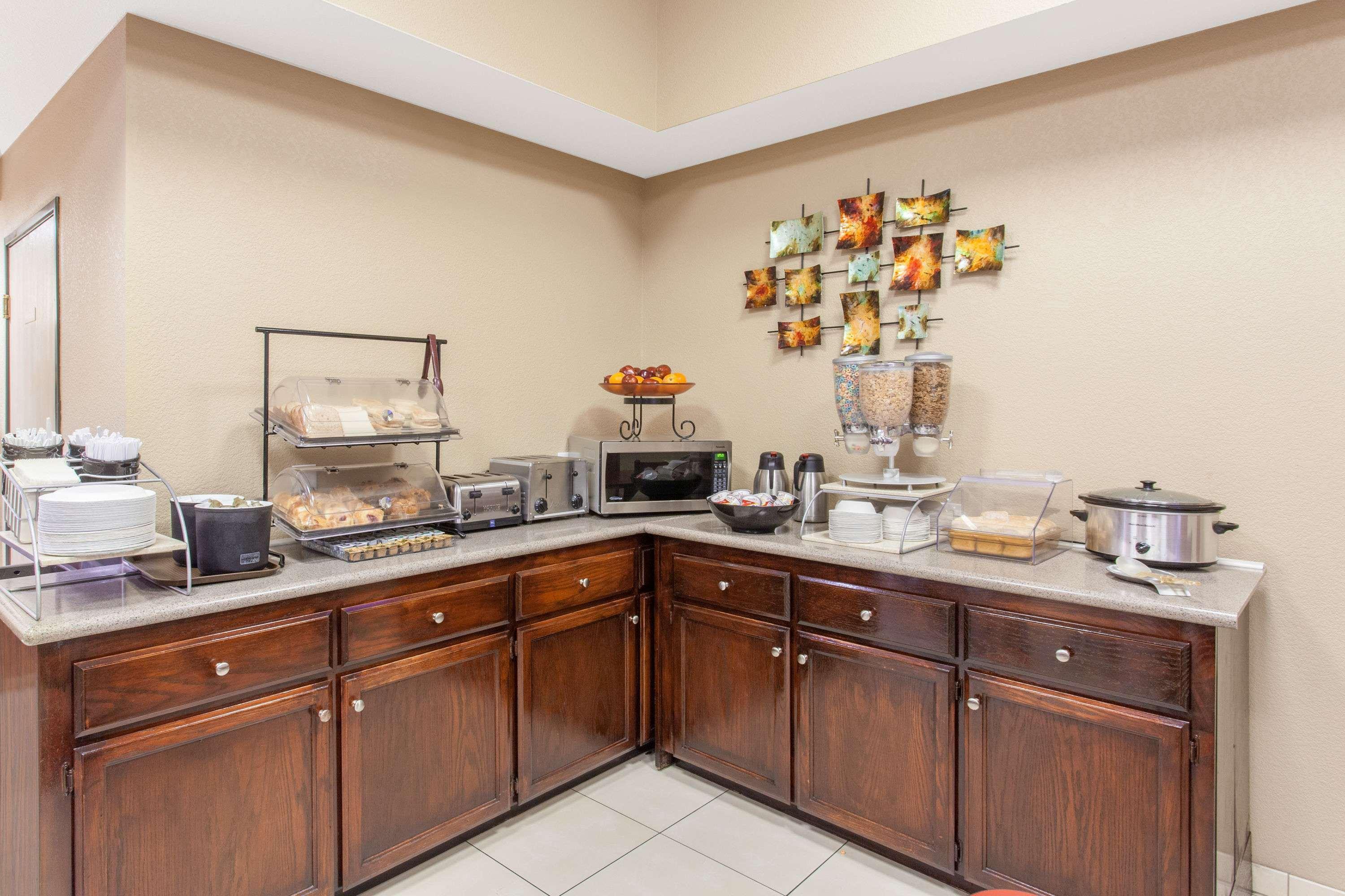 Hotel Ramada By Wyndham Northwest