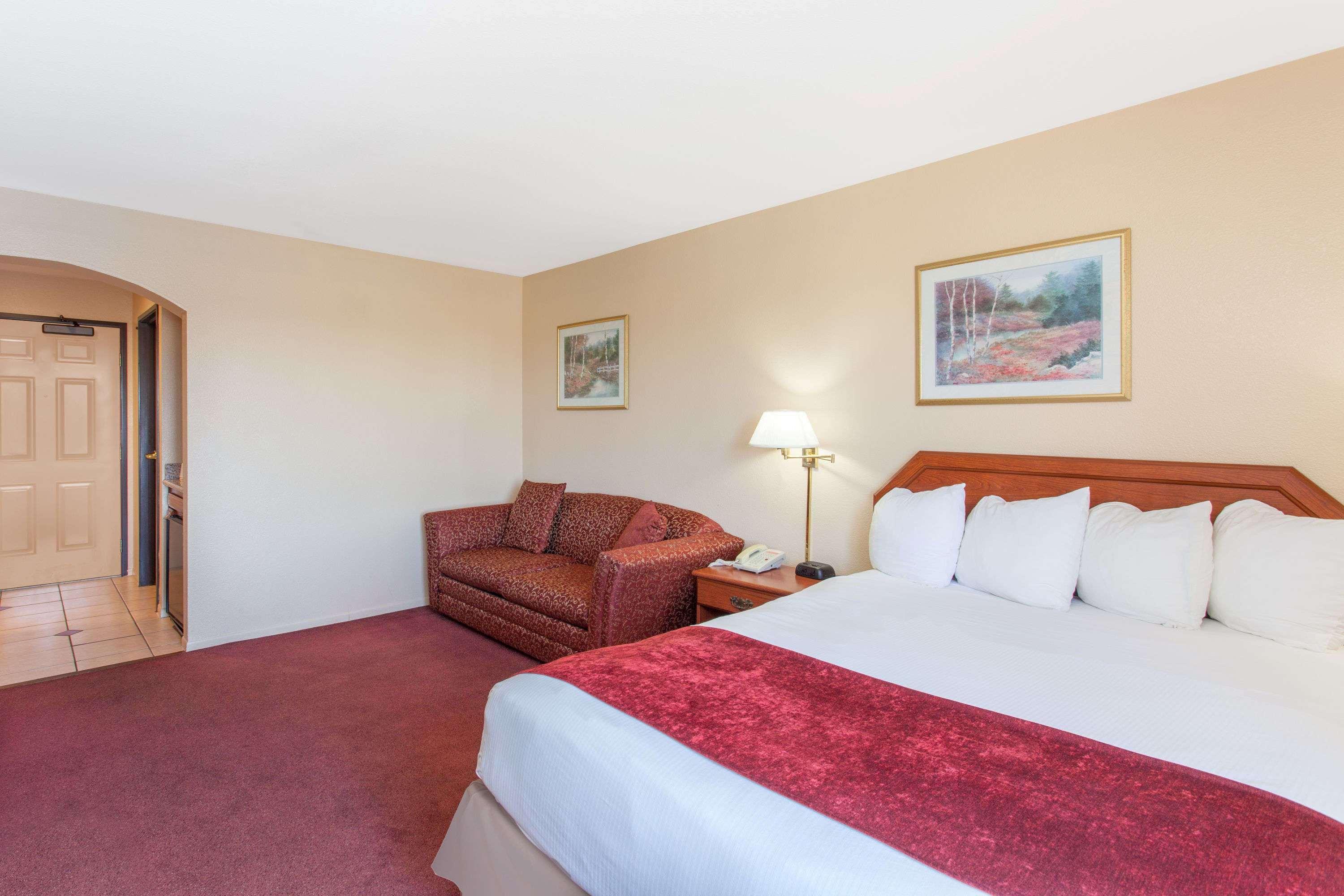 Ramada By Wyndham Northwest 3*