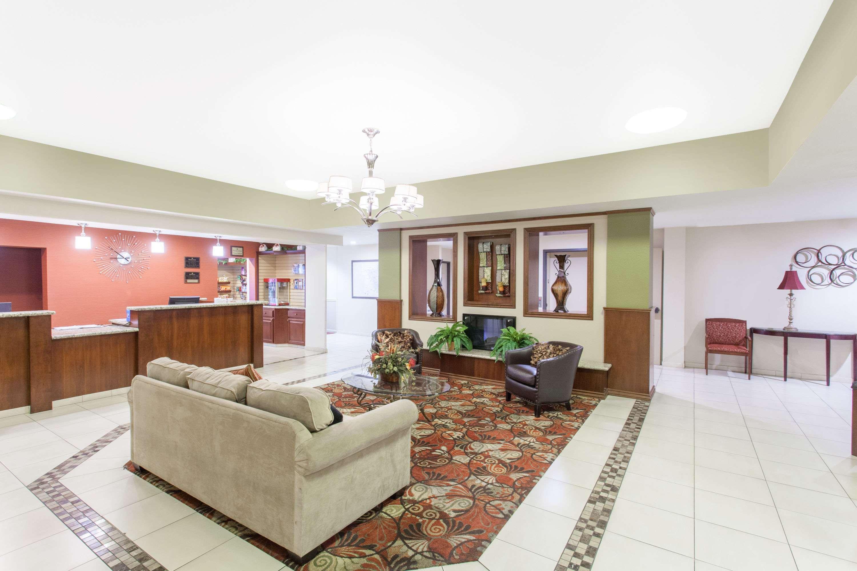 Ramada By Wyndham Northwest Hotel Fresno