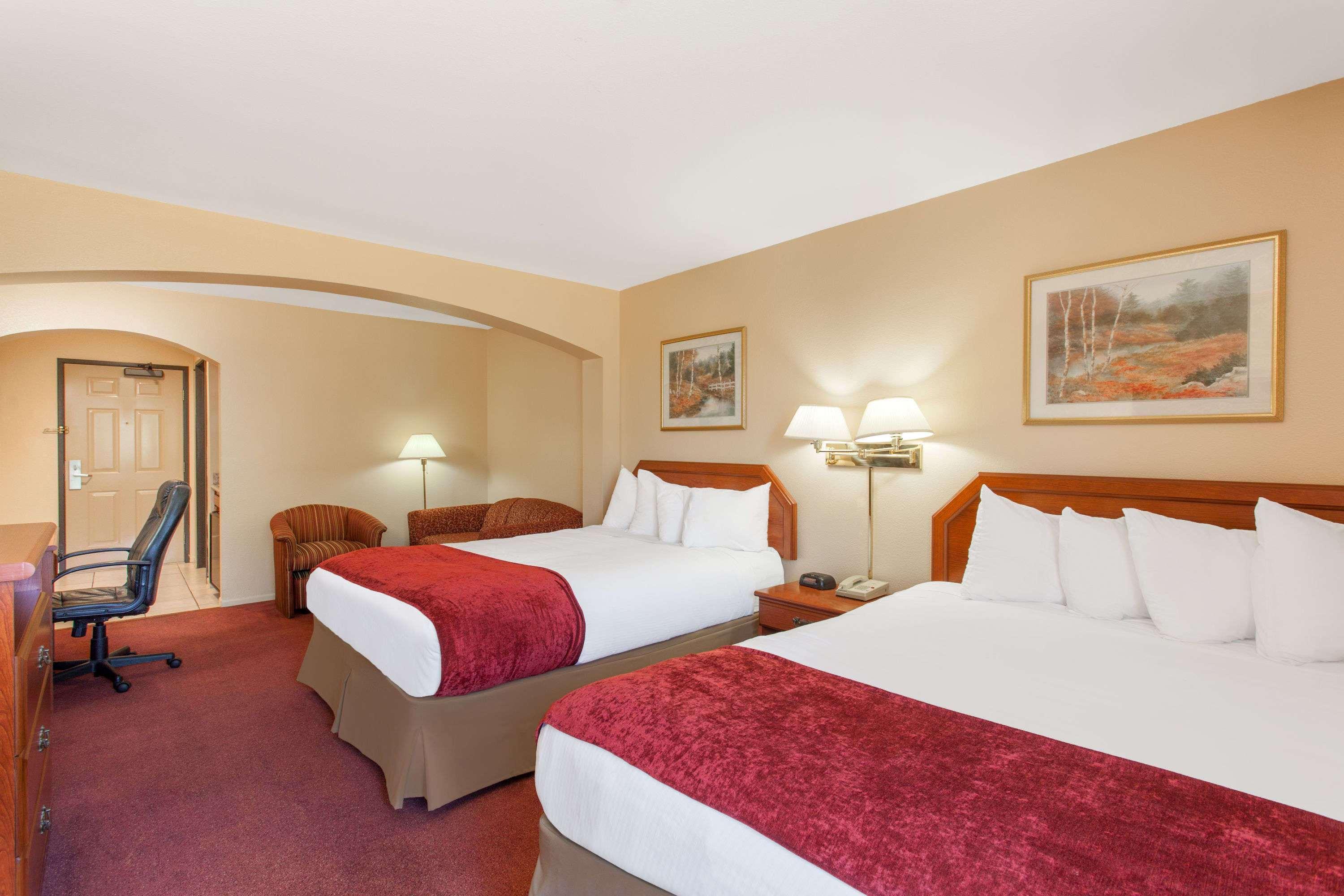 Ramada By Wyndham Northwest Fresno
