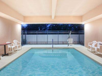 Ramada By Wyndham Northwest 3*