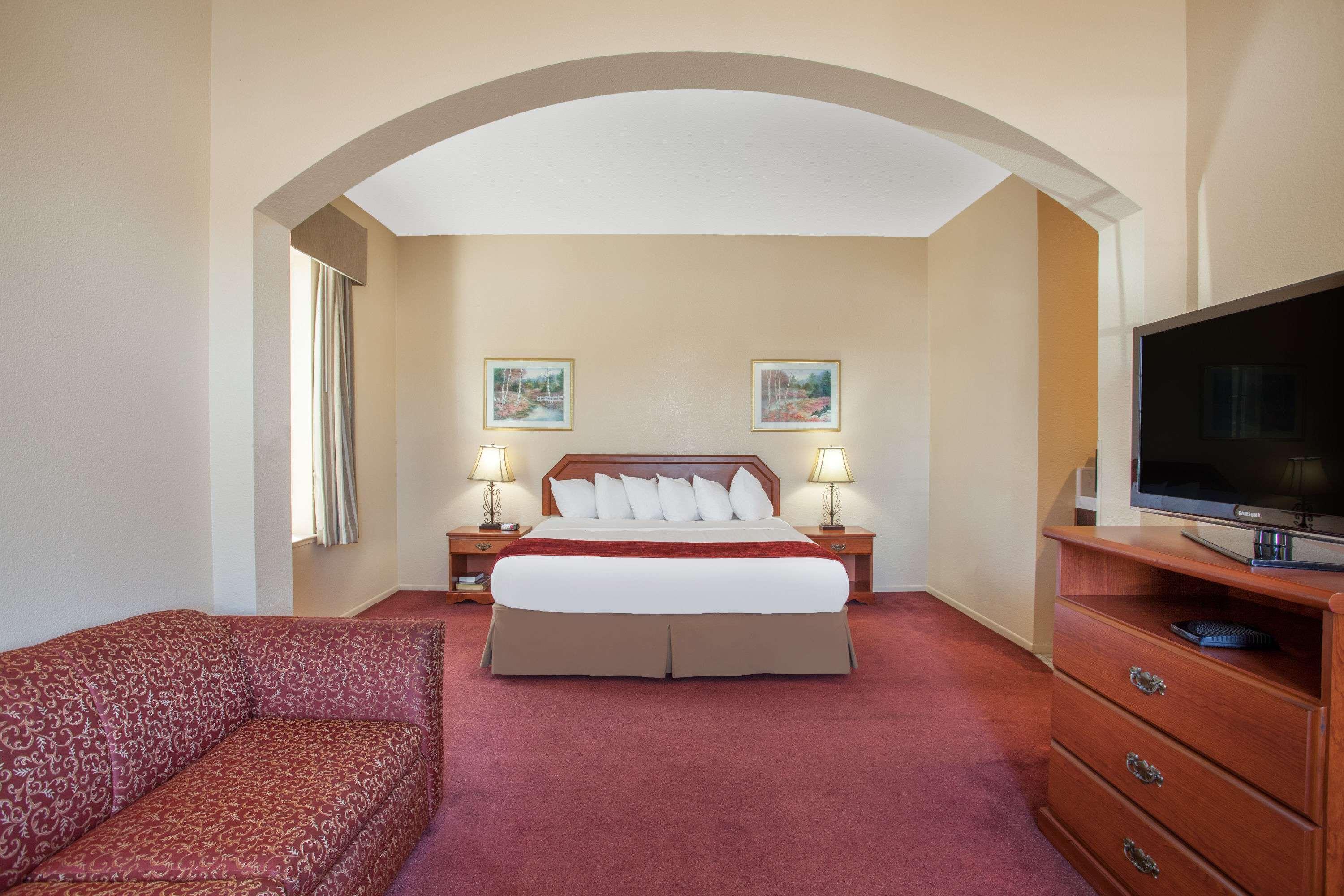 Ramada By Wyndham Northwest 3*
